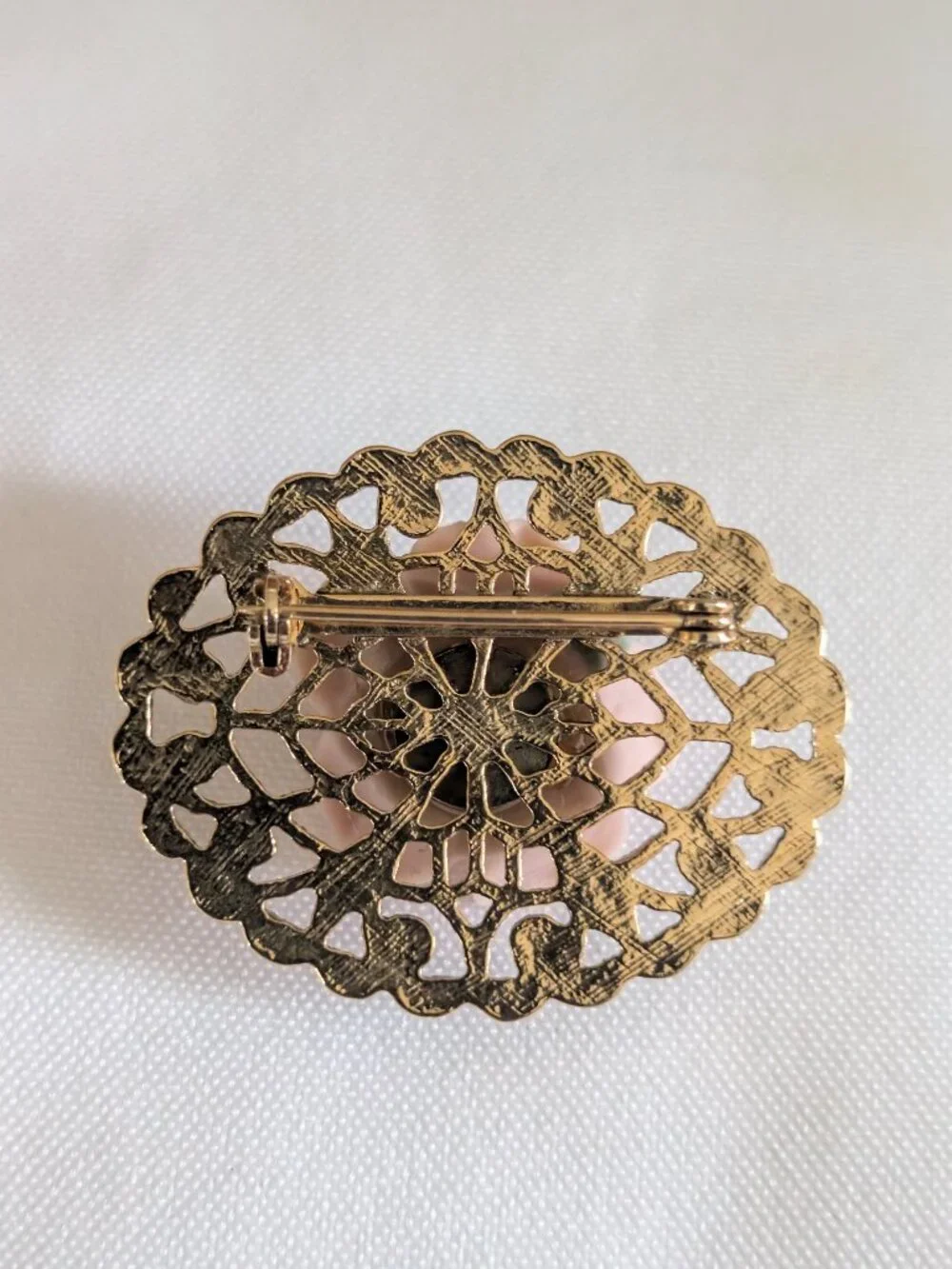 Vintage Gold Tone Filigree Pink Porcelain Carved Rose Brooch Pin